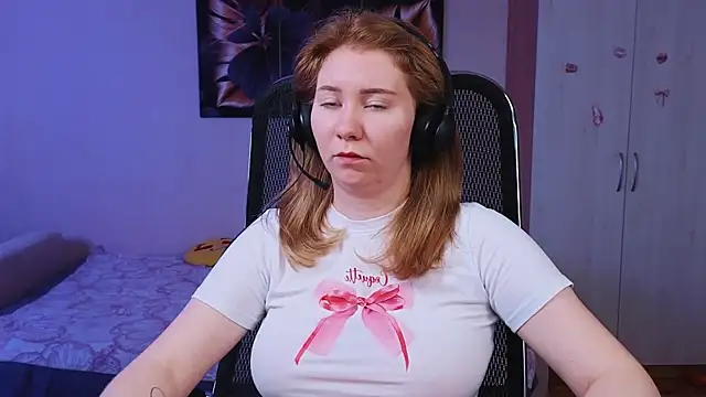 D0nna  online show from September 2025 10:50:01 AM