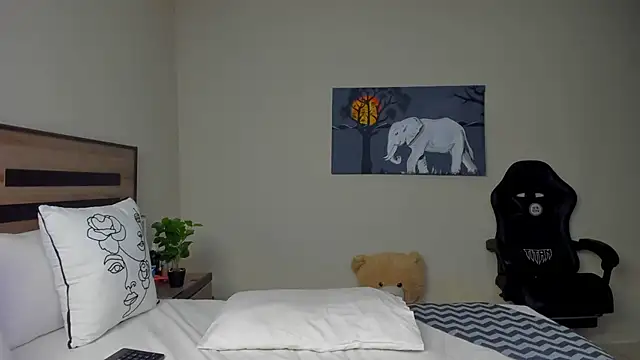 Renee-18 online show from March 2026 11:24:01 PM