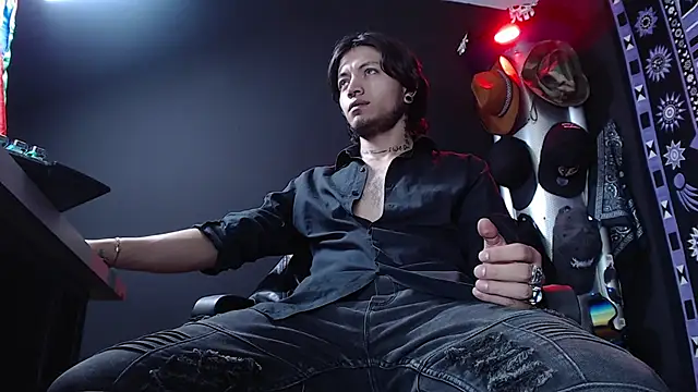 Dicaprioo  online show from March 2025 07:06:02 PM