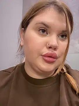 Snapshot of hi_im_Eva chatting on October 2025 11:30:01 AM hi im Eva online show from October 2025 11:30:01 AM