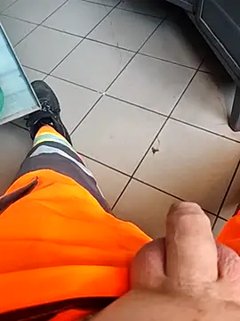 Szeltolo001 online show from October 2025 01:23:02 PM