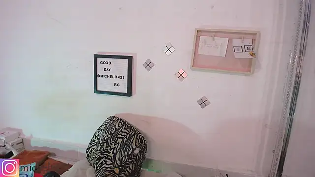 Mia  reys online show from September 2025 01:13:02 PM