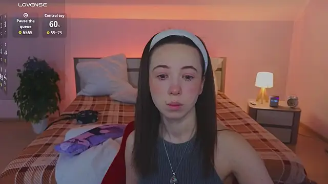 Hayle Hill online show from March 2026 01:11:02 AM