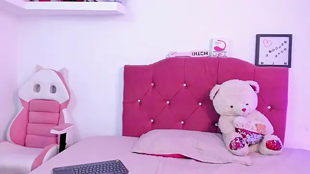 LucianaTomson online show from January 2025 12:20:01 AM