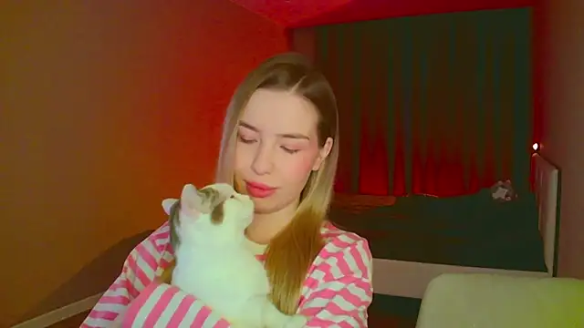 Snapshot of mia_raspberrie chatting on March 2025 03:43:02 AM mia raspberrie online show from March 2025 03:43:02 AM