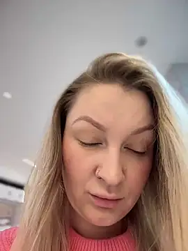 Teya moon  online show from December 2024 11:39:02 AM