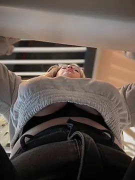 Teya moon  online show from January 2025 11:12:02 AM