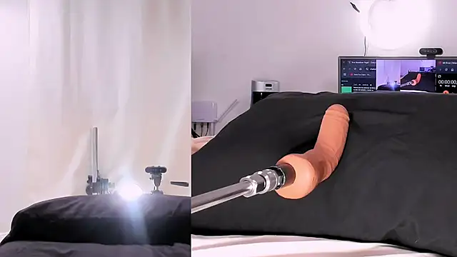 Criistal Thompson online show from January 2025 07:44:02 PM