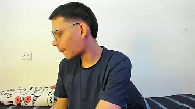 Snapshot of Diego-Monsalve chatting on October 2025 10:34:02 PM Diego-Monsalve online show from October 2025 10:34:02 PM