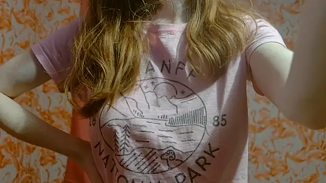 strawberrysmoothie online show from December 2024 04:01:02 AM