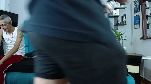 Leon hot X online show from January 2025 07:41:02 PM