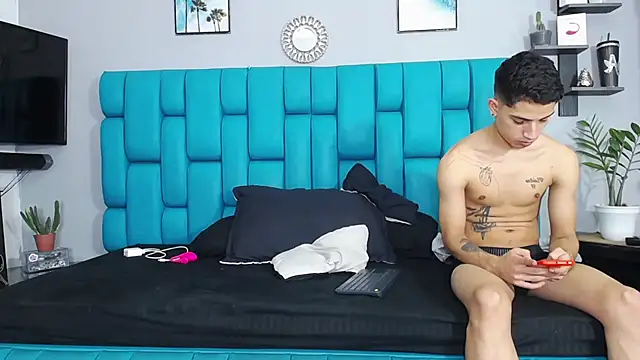 Leon hot X online show from February 2025 09:08:02 PM