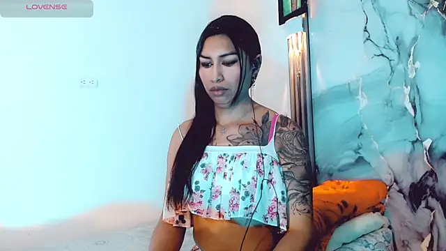 Snapshot of khiara_moretti chatting on October 2025 11:07:01 AM khiara moretti online show from October 2025 11:07:01 AM