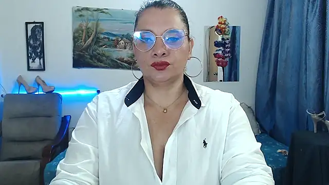 Snapshot of Aleja_Gonzales chatting on January 2026 12:07:01 PM Aleja Gonzales online show from January 2026 12:07:01 PM