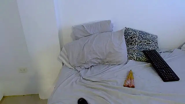 Snapshot of samanta_r_ chatting on February 2025 07:28:01 PM samanta r online show from February 2025 07:28:01 PM