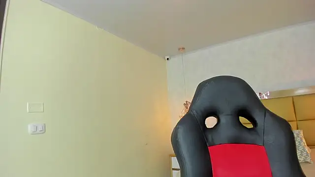 LARSONMIA online show from September 2025 12:16:01 PM