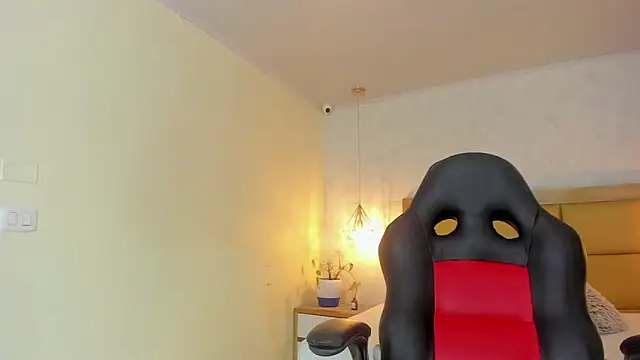 LARSONMIA online show from October 2025 12:27:02 PM