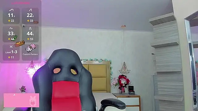 LARSONMIA online show from February 2026 12:32:01 PM