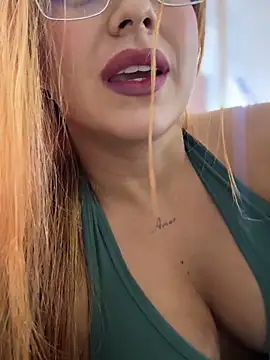 Amber Martins  online show from February 2026 11:21:02 PM