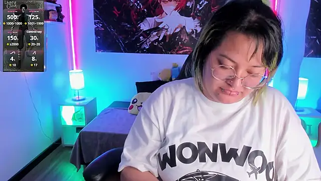 lucky-leah online show from November 2025 04:00:01 AM