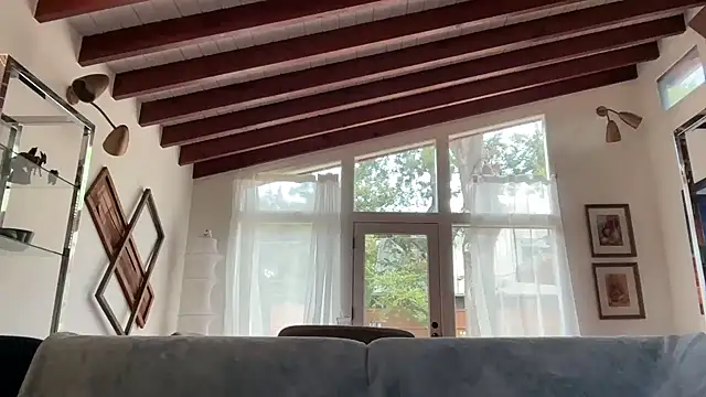 YUMIandbigWOLF online show from September 2025 05:49:01 PM