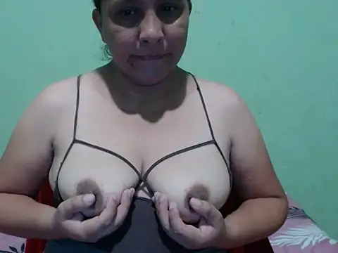 Snapshot of sonia__milk chatting on April 2026 09:12:02 PM sonia milk online show from April 2026 09:12:02 PM