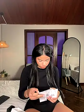 nayah   online show from December 2025 07:54:02 PM