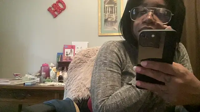 MommyConfident online show from December 2025 02:47:02 PM