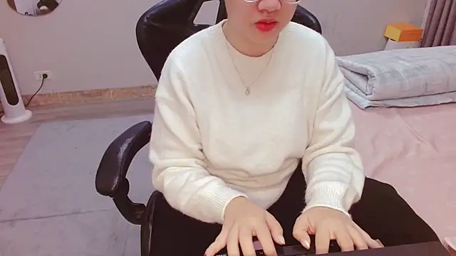 Snapshot of Alisa_Hotfeeling chatting on February 2025 02:01:02 AM Alisa Hotfeeling online show from February 2025 02:01:02 AM