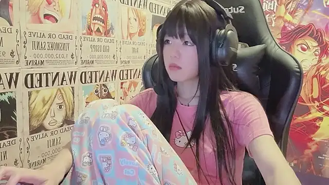 SNAKEgirlQAQ online show from June 2026 04:41:02 PM
