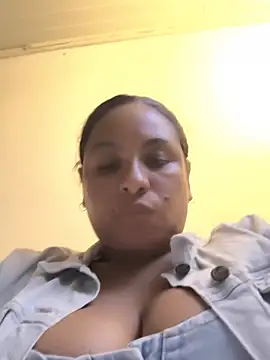 Snapshot of Francesca_ferrari chatting on May 2026 01:57:02 AM Francesca ferrari online show from May 2026 01:57:02 AM