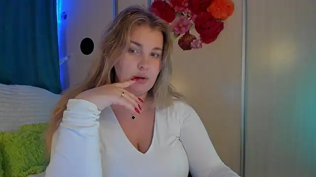 CoraSwon online show from September 2025 06:18:02 PM