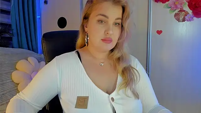 CoraSwon online show from December 2025 04:36:01 PM