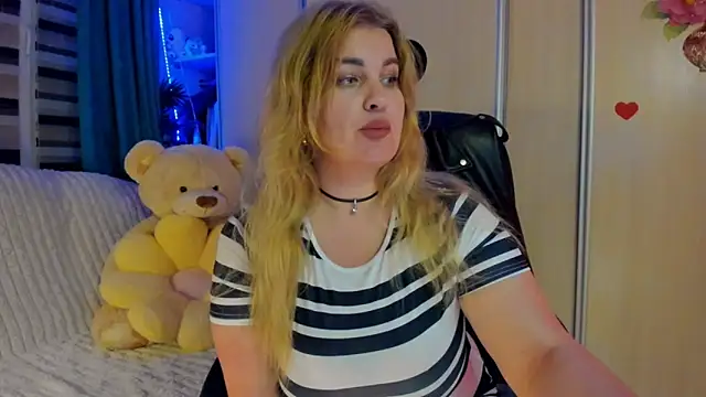 CoraSwon online show from March 2026 07:24:02 PM