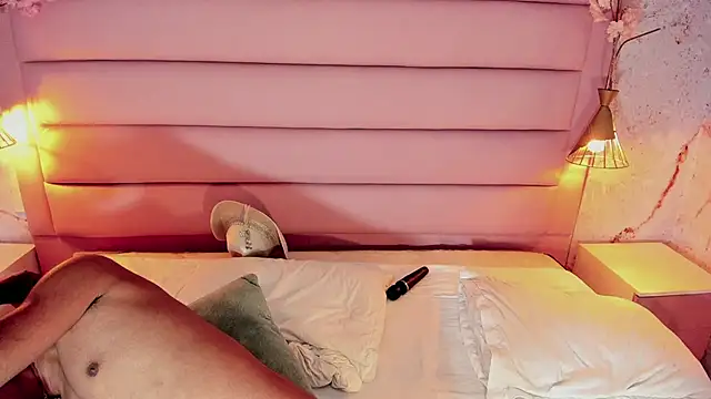 Maxim-Walker online show from September 2025 03:06:01 PM