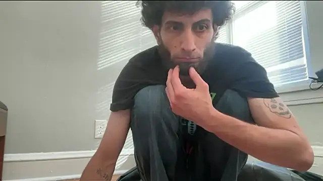 Snapshot of pantslesstraveler_plt chatting on October 2025 02:04:01 PM pantslesstraveler plt online show from October 2025 02:04:01 PM