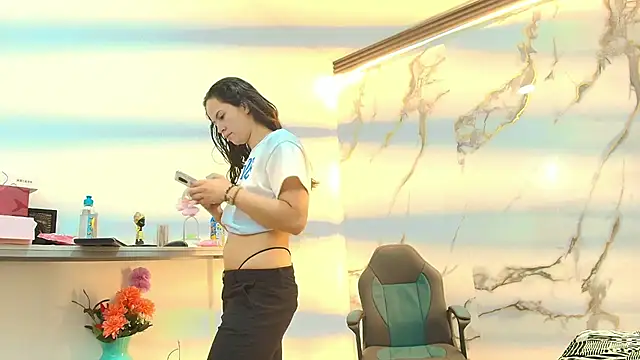 Lindsey8 online show from February 2026 12:44:02 PM