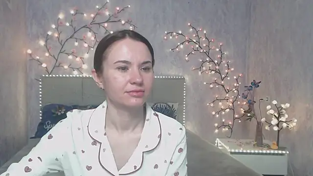 Snapshot of KaraCriegs chatting on April 2026 02:27:02 AM KaraCriegs online show from April 2026 02:27:02 AM