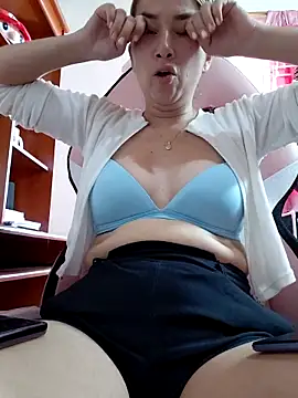 Iris love18 online show from April 2026 07:58:02 PM