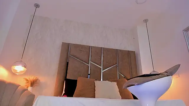 Martinaa Jones  online show from March 2026 01:25:01 PM