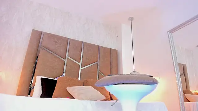 Martinaa Jones  online show from March 2026 12:49:02 PM