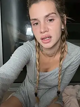 EmiliaCatalina online show from November 2025 10:37:01 PM