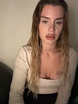 EmiliaCatalina online show from February 2026 01:04:01 AM