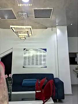 laura bassi online show from September 2025 03:50:02 AM