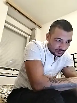 Zoltanioan26 online show from October 2025 10:17:02 PM