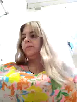 Lady nice cat online show from February 2025 08:15:02 AM