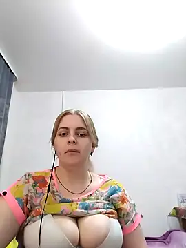 Lady nice cat online show from March 2025 03:05:01 PM