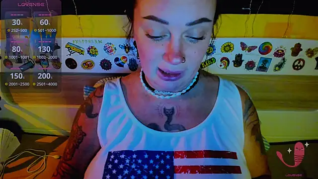 EllieOz online show from November 2025 06:23:02 PM