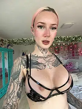 Snapshot of Stella-Kink chatting on May 2026 12:22:02 PM Stella-Kink online show from May 2026 12:22:02 PM
