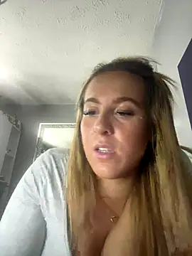 Snapshot of Miss_emilee chatting on September 2025 08:22:01 PM Miss emilee online show from September 2025 08:22:01 PM